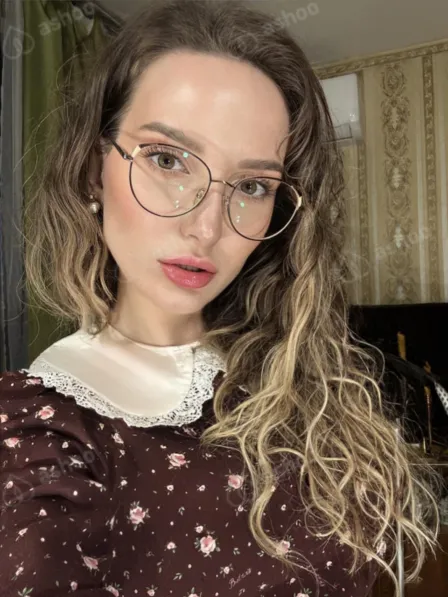Vikky chill, 25
